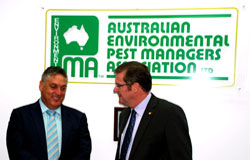 AEPMA President David Gay and Queensland Primary Industries Minister, Dr John McVeigh